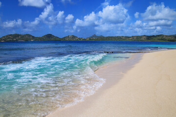 Sandy beach at White Island near Carriacou Island, Grenada. - obrazy, fototapety, plakaty