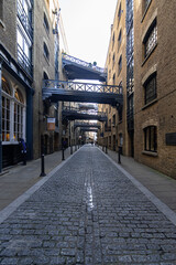 View of an alley in the shadow of the Thames