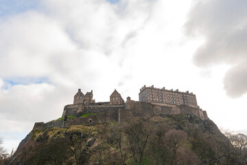 Fototapeta na wymiar Sunny view of the famous Edinburgh Castle