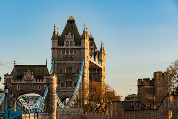 Fototapeta na wymiar Sunny view of the famous Tower Bridge