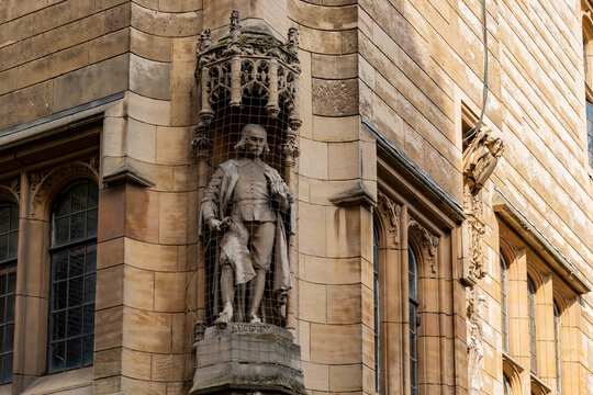 Close up shot of statue of Bartolomeu Dias