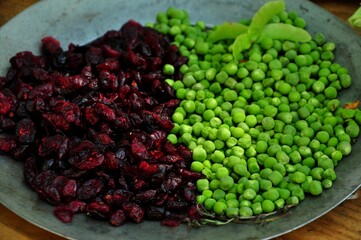 Food - what they eat, what they eat - any substance suitable for eating and drinking by living organisms to replenish energy reserves and the necessary ingredients for the normal course of chemical re