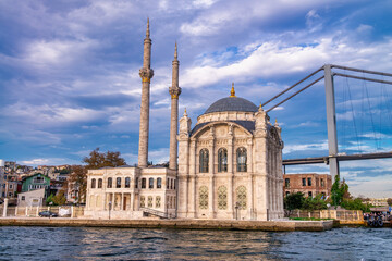 Fototapeta na wymiar Besiktas Ortakoy Mosque (Buyuk Mecidiye Camii) and Bosphorus Bridge. Famous city landmarks.