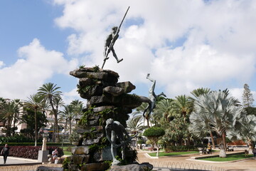 Brunnen in Parkanlage in Las Palmas de Gran Canaria - obrazy, fototapety, plakaty