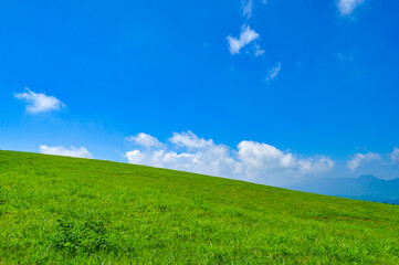 草原と青空（秋田県 寒風山）