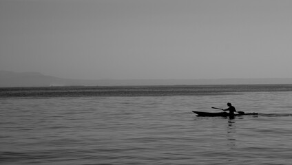Fototapeta na wymiar silouette of a single canoeist