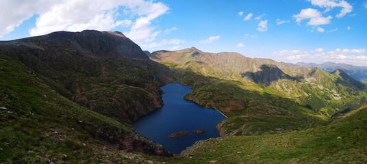 Fototapeta na wymiar Lago Vall del Riu (Canillo - Andorra)