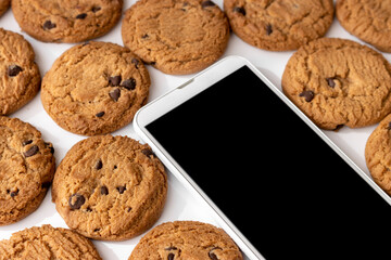 スマートフォンとクッキー。デジタルデバイスのCookieイメージ