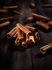 Cinnamon sticks close


