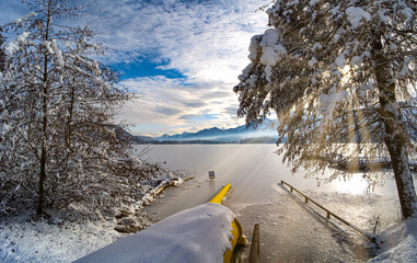Faaker See in Kärnten, Winter (See zugefroren)