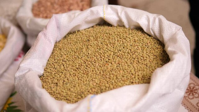 Lentil, a superb legume, with little-known dietary properties. Beans are a typical product of Basilicata, in southern Italy