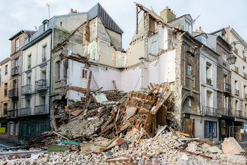 Immeuble écroulé à Dieppe - obrazy, fototapety, plakaty
