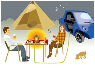車の近くでテントを張って、キャンプをしている男女。
男性はビールを飲みながら、女性はバーベキューを食べながら談笑している。
犬はエサを食べている。