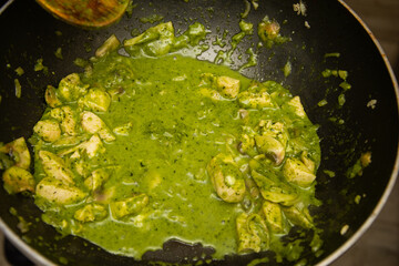 turkey with broccoli and avocado sauce 