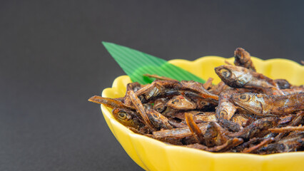 日本の料理「田作り」”Sweet fried sardines”