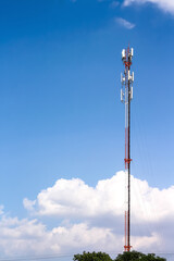 Obraz premium High telecommunication station on bright blue sky background