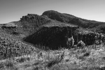 Fototapeta na wymiar black and white hills and mountains in NSW Blue Mountains