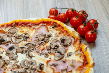 pizza prosciutto e funghi