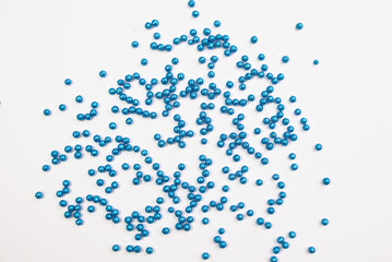 Grajea y chispas para decorar pasteles. Fondo colorido de sprinkles usados para la decoracion de pasteles.