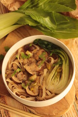 bouillon de poulet au chou pak choi