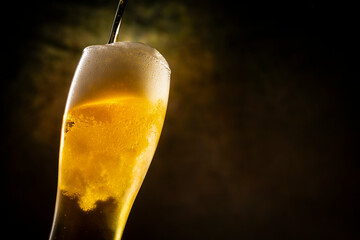 ビールを注ぐ
