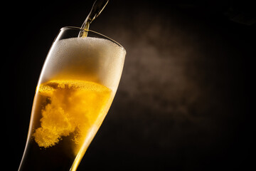 ビールを注ぐ