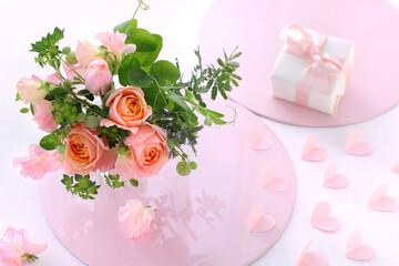 Beautiful spring bouquet of coral pink roses, sweet pea,  tulip flower, and green.　ピンクのバラのブーケ　花束　バレンタインデー　バレンタイン