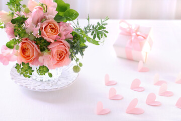 Beautiful spring bouquet of coral pink roses, sweet pea,  tulip flower, and green.　ピンクのバラのブーケ　花束　バレンタインデー　バレンタイン