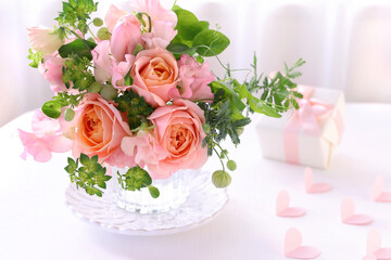 Beautiful spring bouquet of coral pink roses, sweet pea,  tulip flower, and green.　ピンクのバラのブーケ　花束　バレンタインデー　バレンタイン