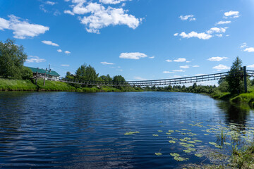Fototapeta premium suspended wooden bridge