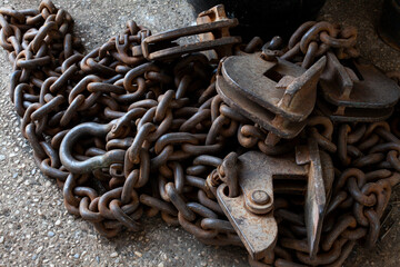 rusty chain and lock old style 