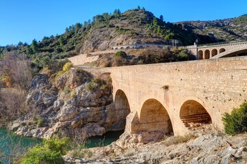 survol du pont du diable près de saint Guilhem le désert en Occitanie dans le sud de la France