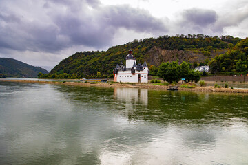 Fototapeta na wymiar The castles on the banks of the Rhine