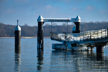 Schiffsanleger im Winter, Kieler Förde