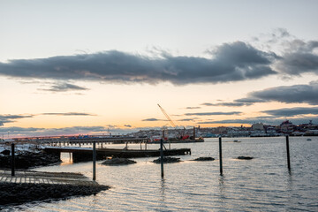 Obraz premium An old ruined pier in the bay and a view of the evening city. Portland. USA. Maine.