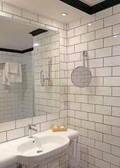 cuarto de baño azulejo blanco con lavabo y espejo hotel  4M0A0194-as22
