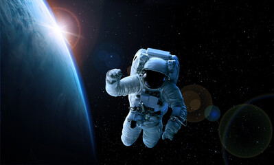 ASTRONAUTE DANS L'ESPACE. Elements of this image furnished by NASA
