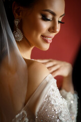 Obraz na płótnie Canvas portrait of a bride in luxury style with gorgeous makeup
