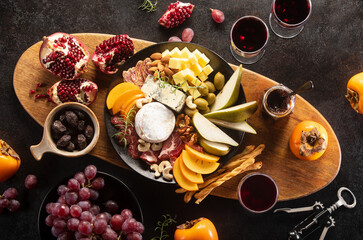 Obraz na płótnie Canvas Red wine tasting accompanied with deli snacks