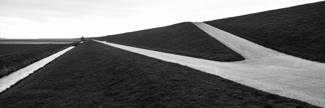 Time and Tide, lines at the dike