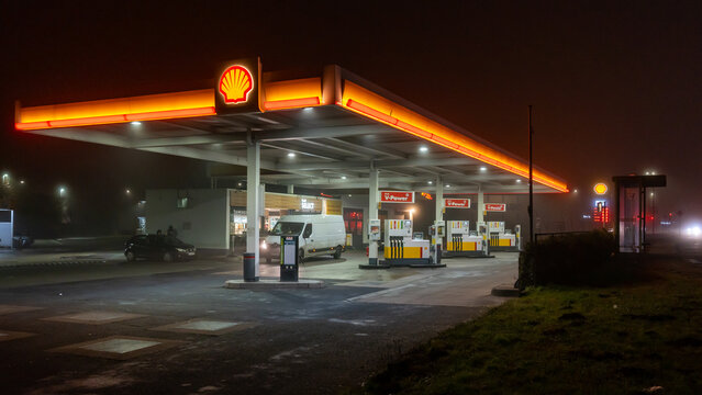shell gas station in foggy night