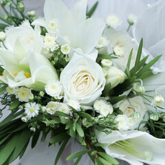 Elegant White Flower Bouquet with Roses and Lilies for Wedding Decoration