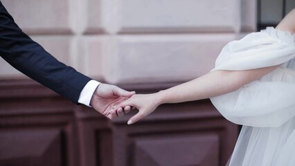hand in hand the bride gives to the groom