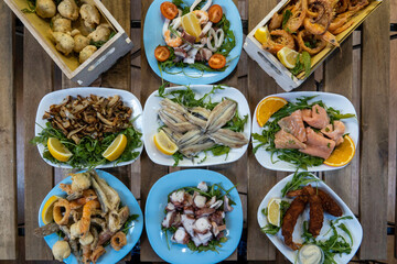 piatti di mare con prodotti ittici