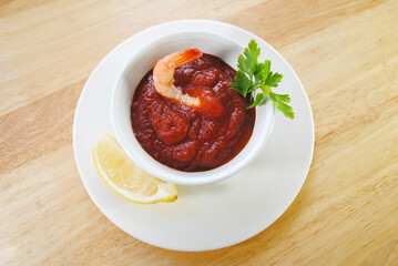 Appetizer Shrimp Ring with Cocktail Sauce and Lemon	
