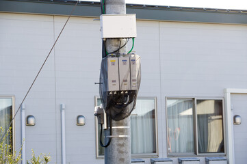 屋外　電気ボックス　点検