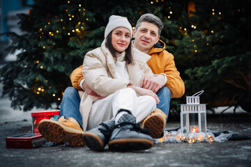 Obraz premium Loving couple in winter in New Year's locations