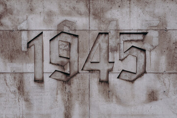 Napis na murze 1945 - obrazy, fototapety, plakaty