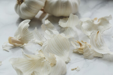 Obraz na płótnie Canvas Garlic on the table