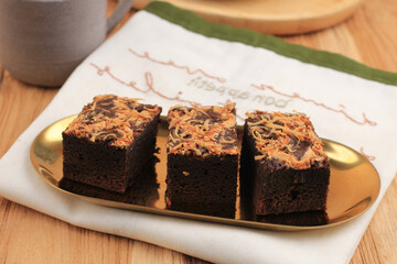Bake Brownie with Shredded Cheese on Top or Brownies Keju